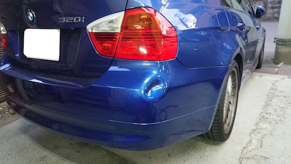 BMWのバンパー凹み修理。交換せずに大丈夫！