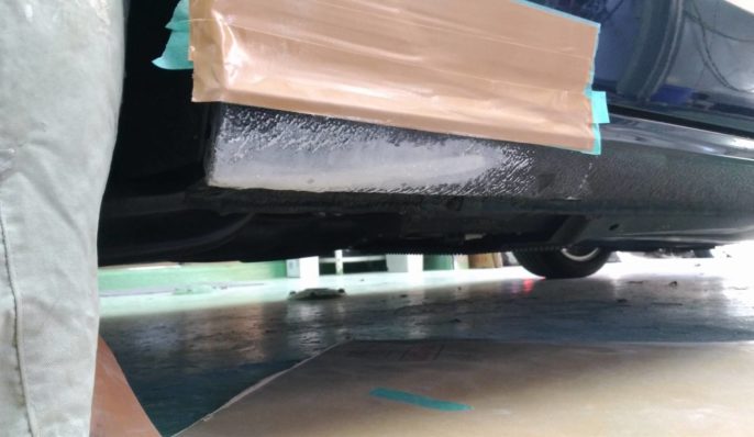 アウディa3 ロッカーパネルの凹み アンダーコート塗装 外車の傷 ヘコミ修理なら佐藤自動車