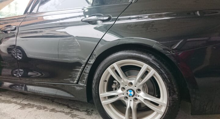 BMW３シリーズ／仕上がりの差が分かりやすい濃色車の板金塗装