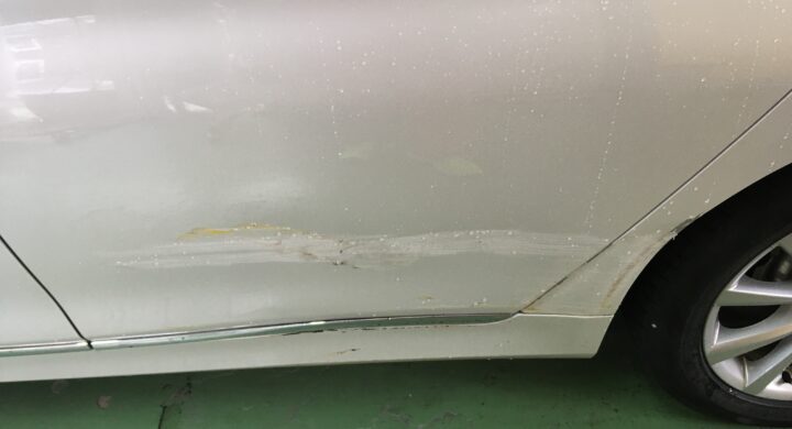 BMW７シリーズ／専門店の板金塗装とドア交換 修復工程。
