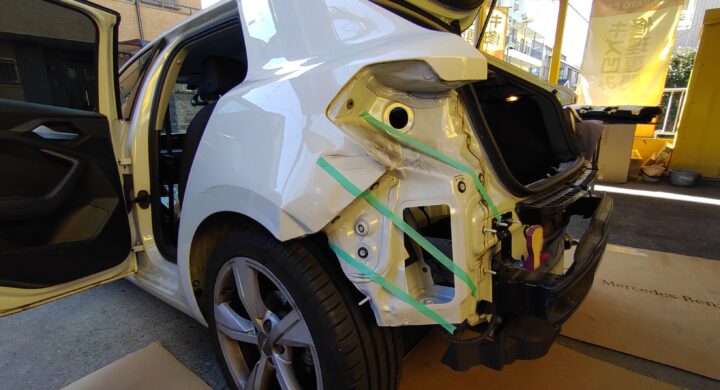 アウディA1の左リアフェンダーを事故車にせず修理！保険を使って価値を守る板金塗装とは？